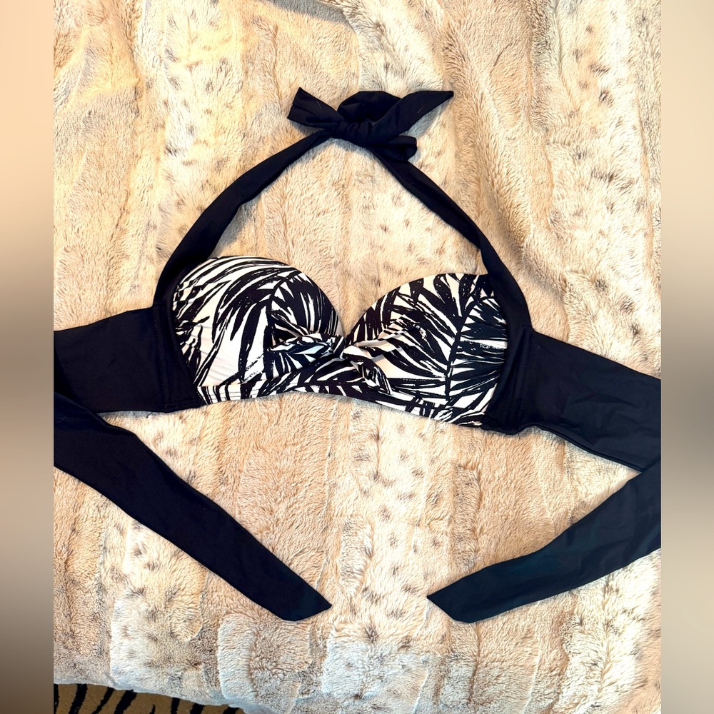 Apt 9 Black & White Halter Swim Top - size L- New w/o Tags